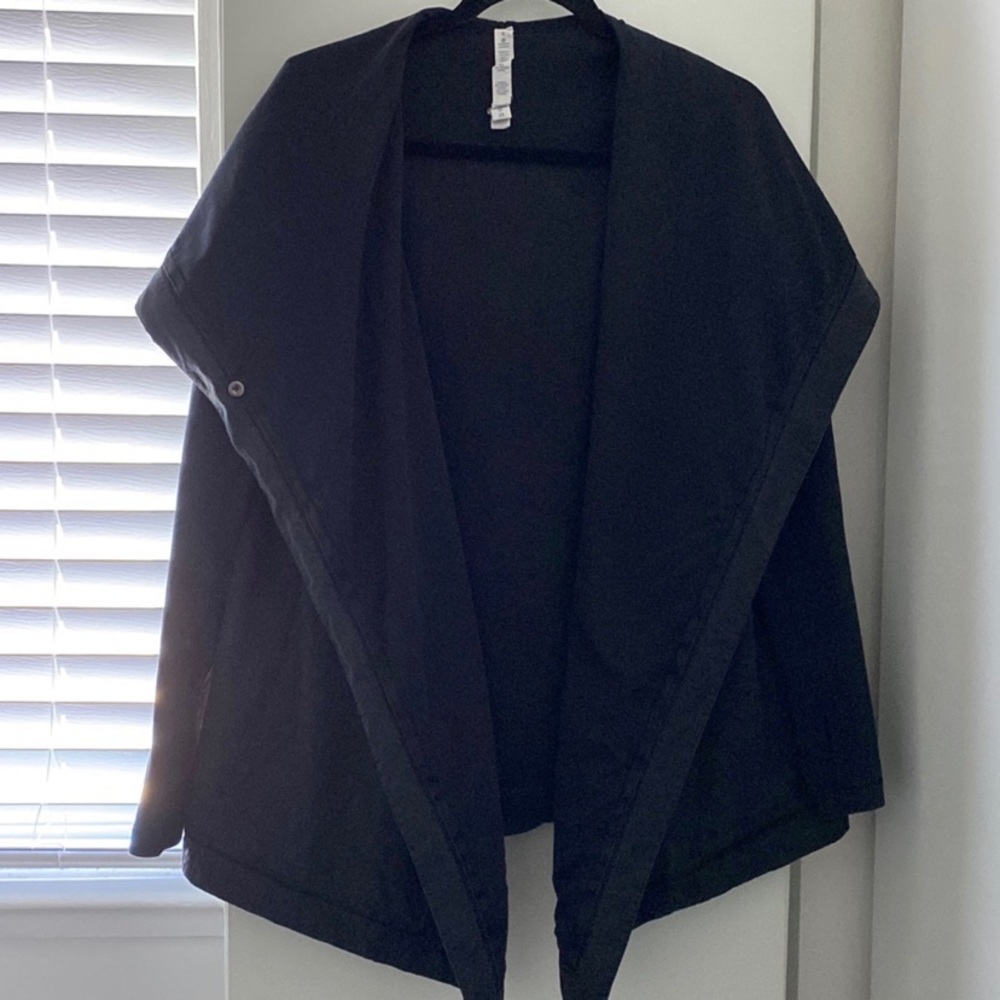 Lululemon Hoodie Black Cape/Jacket. Size 4